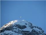 Špik nad Špranjo - Modeon del Buinz 2554 m Mir in tišino je motil le helikopter, ki je v skladišča nosil nove zaloge plina za gazex in še kaj